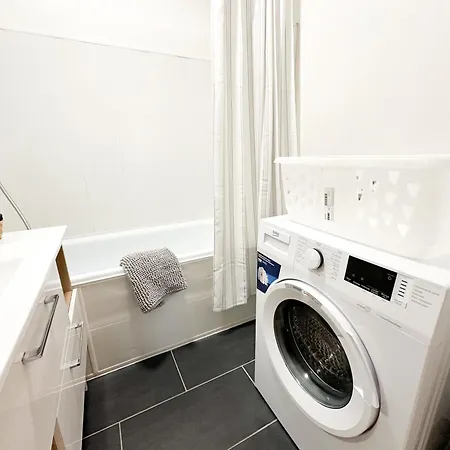 Lumineux Avec Balcon Parking Prive *