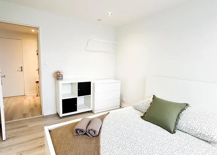 Lumineux Avec Balcon Parking Prive